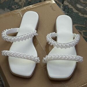 Elegant White Pearl-Embellished Women's Sandals